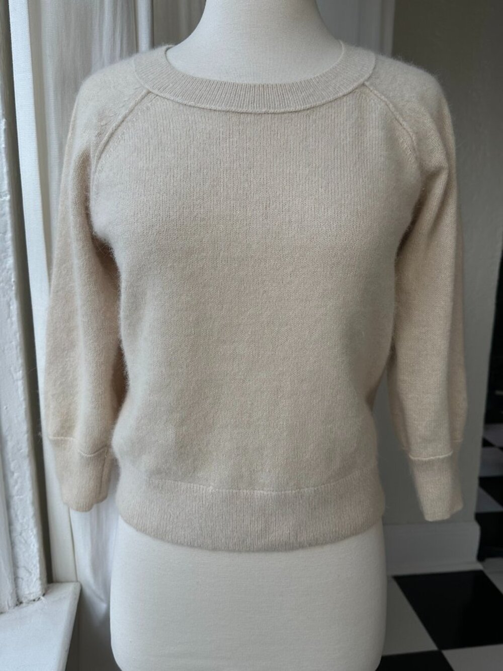 Club Monaco Women’s M Angora Blend Sweater Ivory Cream 3/4 Sleeve Soft Fuzzy Kni